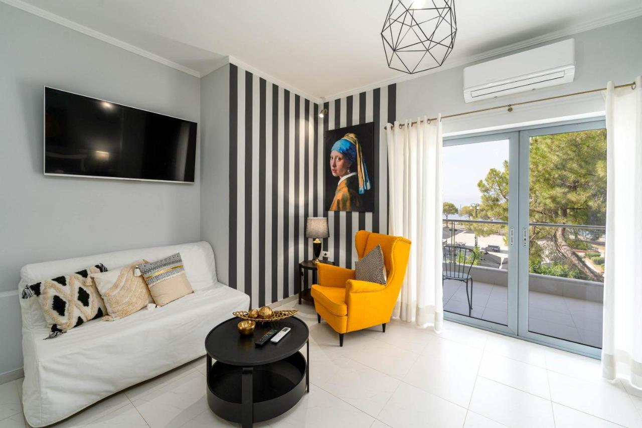Byron Luxury Apartments Egio Exterior foto
