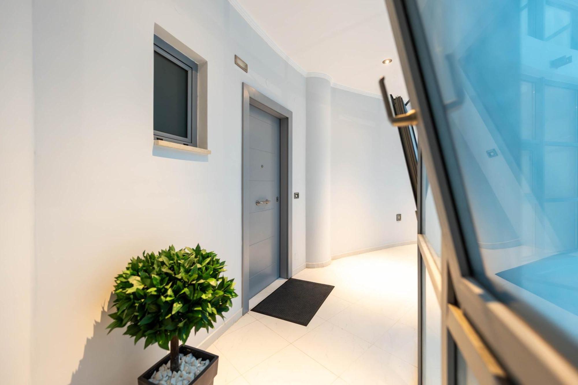 Byron Luxury Apartments Egio Exterior foto