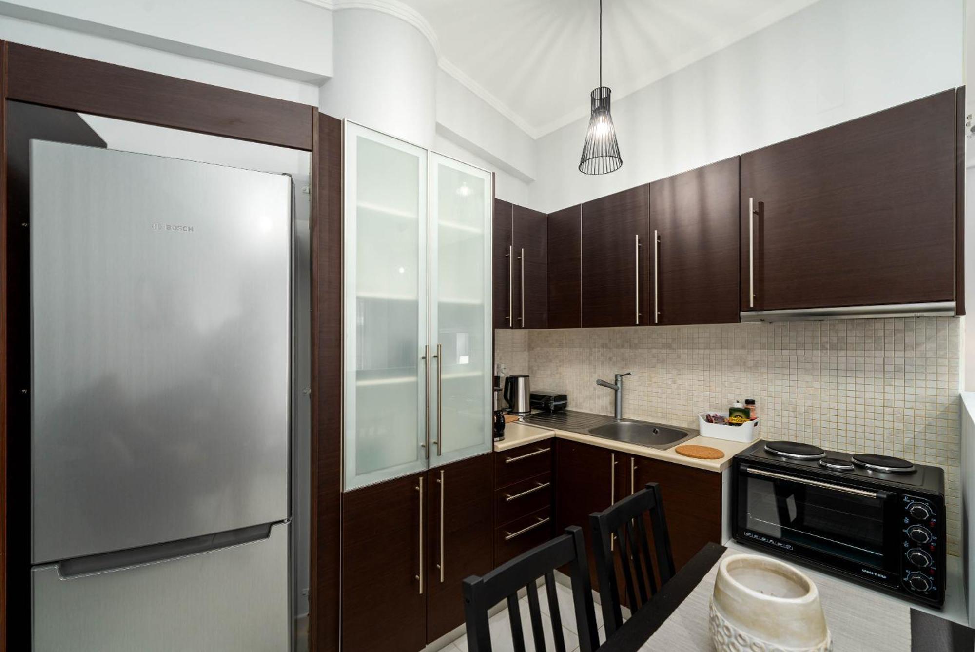 Byron Luxury Apartments Egio Exterior foto