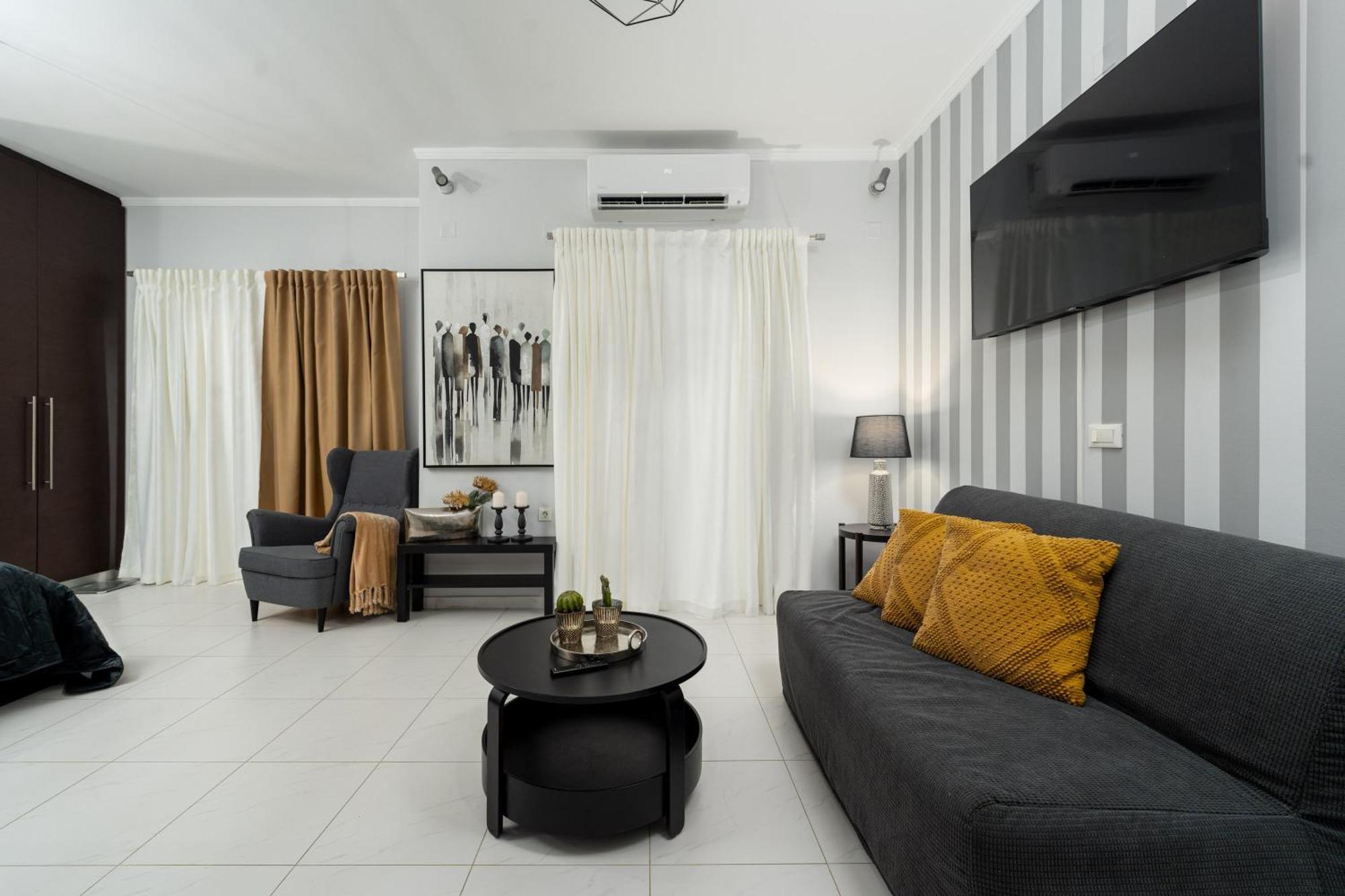 Byron Luxury Apartments Egio Exterior foto